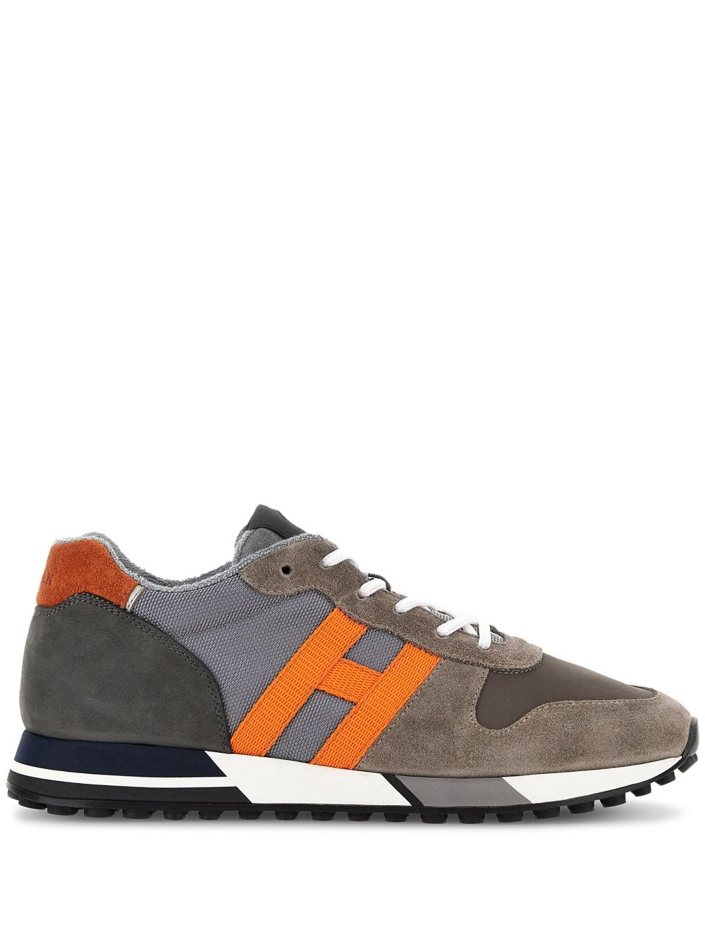 SNEAKER H383 GRIS DETALLES NARANJAS