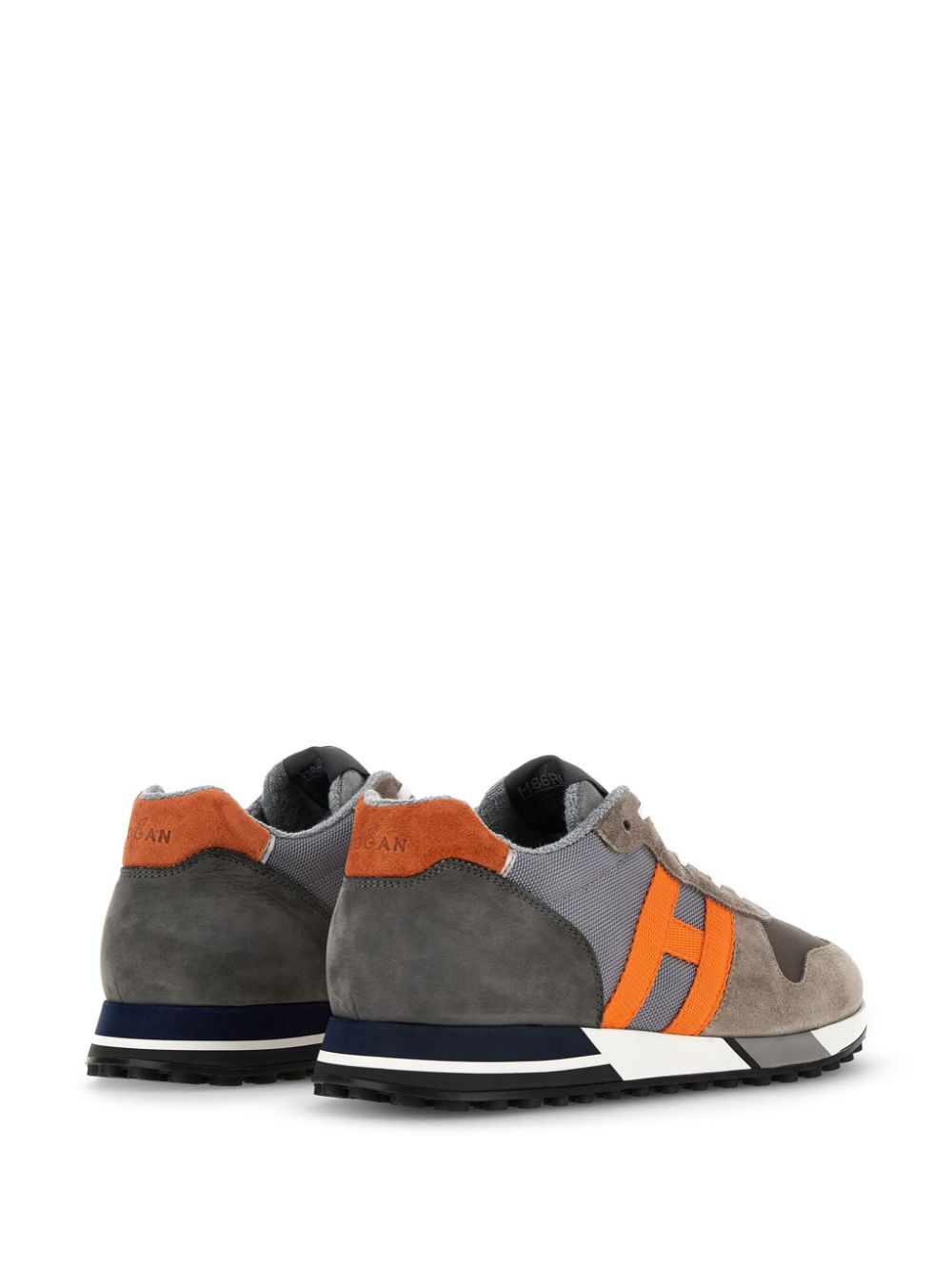 SNEAKER H383 GRIS DETALLES NARANJAS