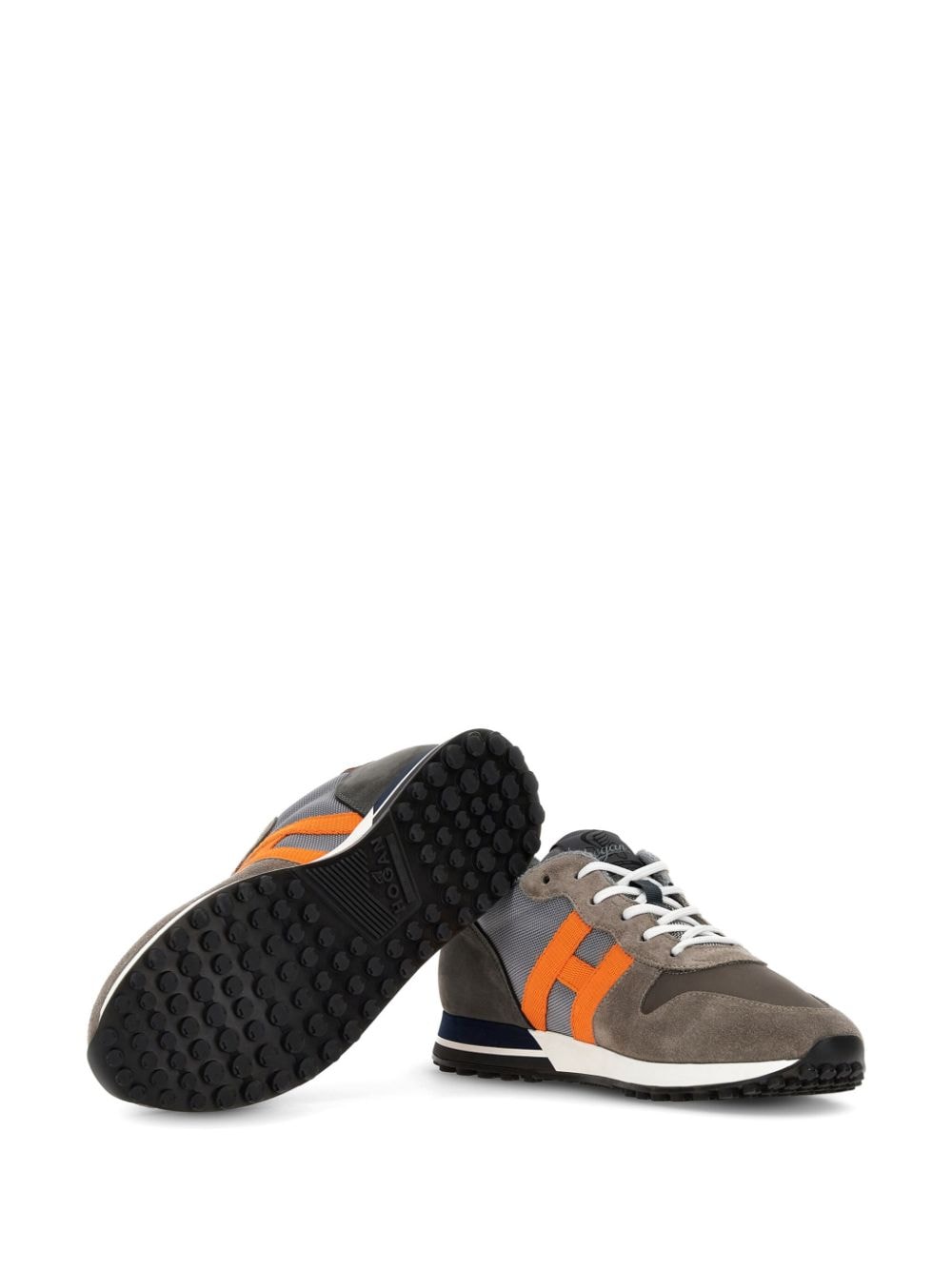 SNEAKER H383 GRIS DETALLES NARANJAS