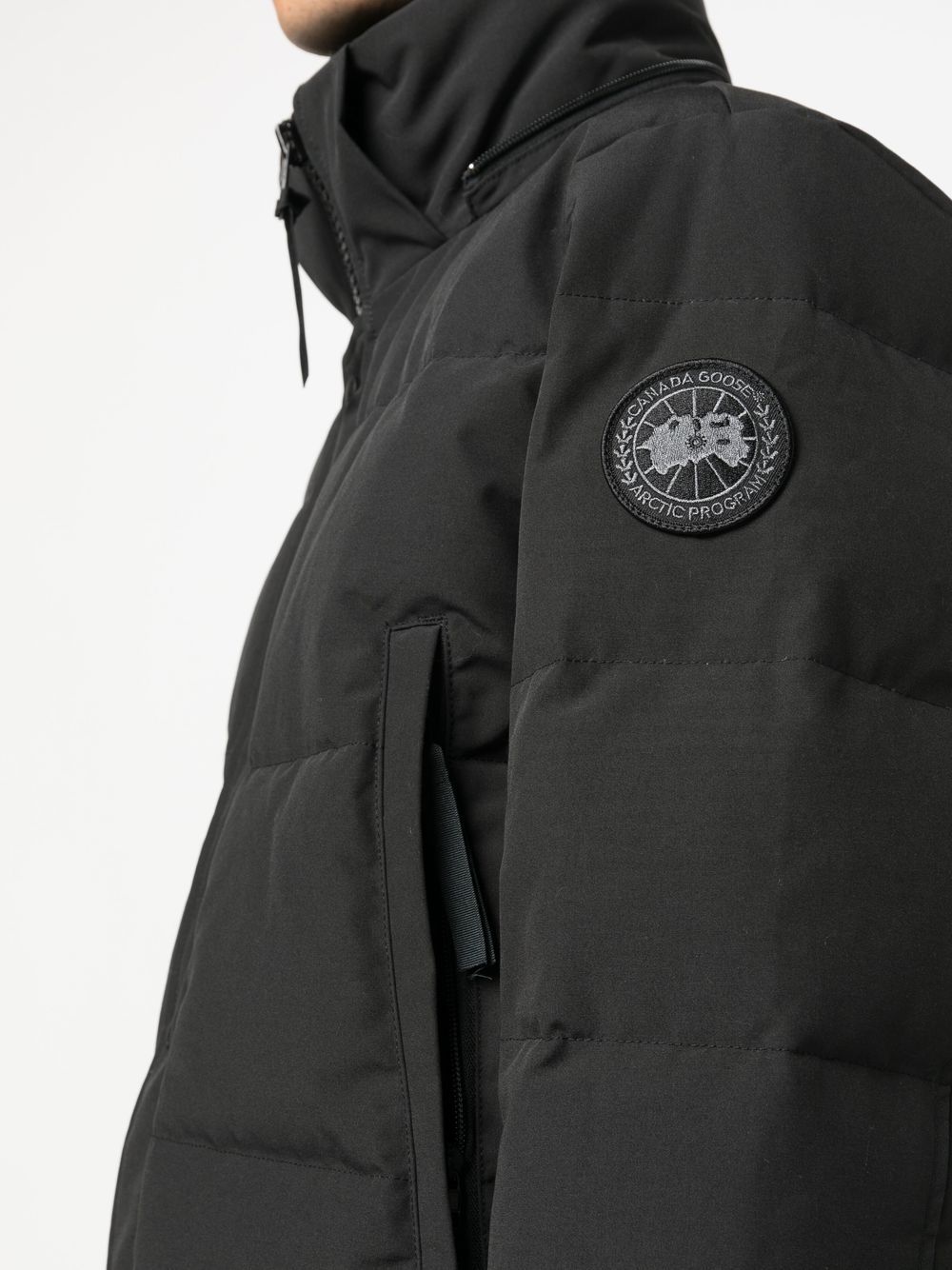 PARKA WYNDHAM NEGRA BLACK LABEL CAPUCHA