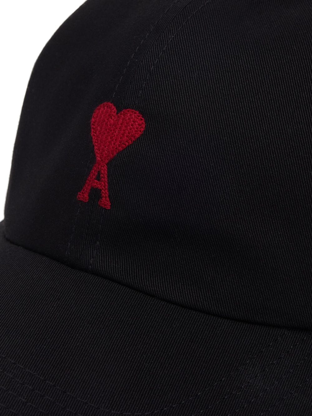 GORRA NEGRA LOGO ROJO