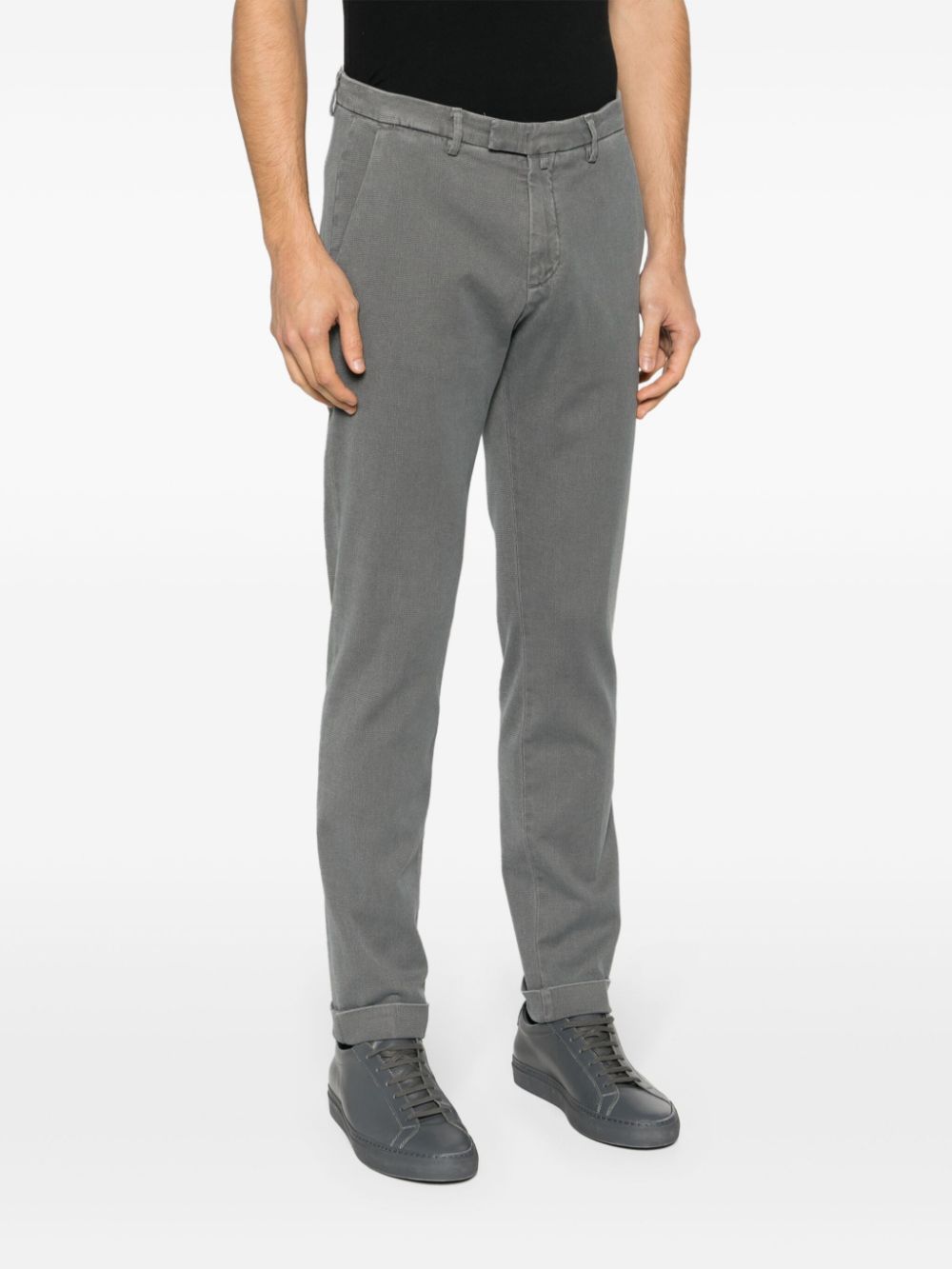 PANTALON CHINO GRIS MICRODIBUJO