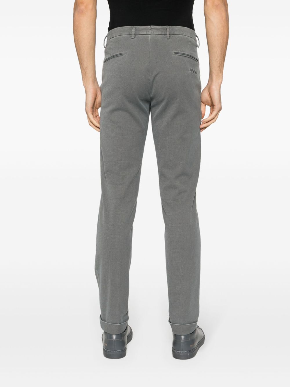 PANTALON CHINO GRIS MICRODIBUJO