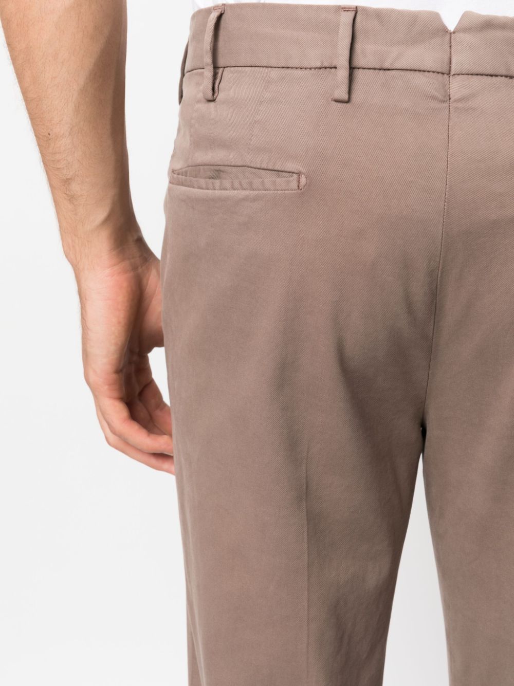 PANTALON CHINO BEIGE OSCURO