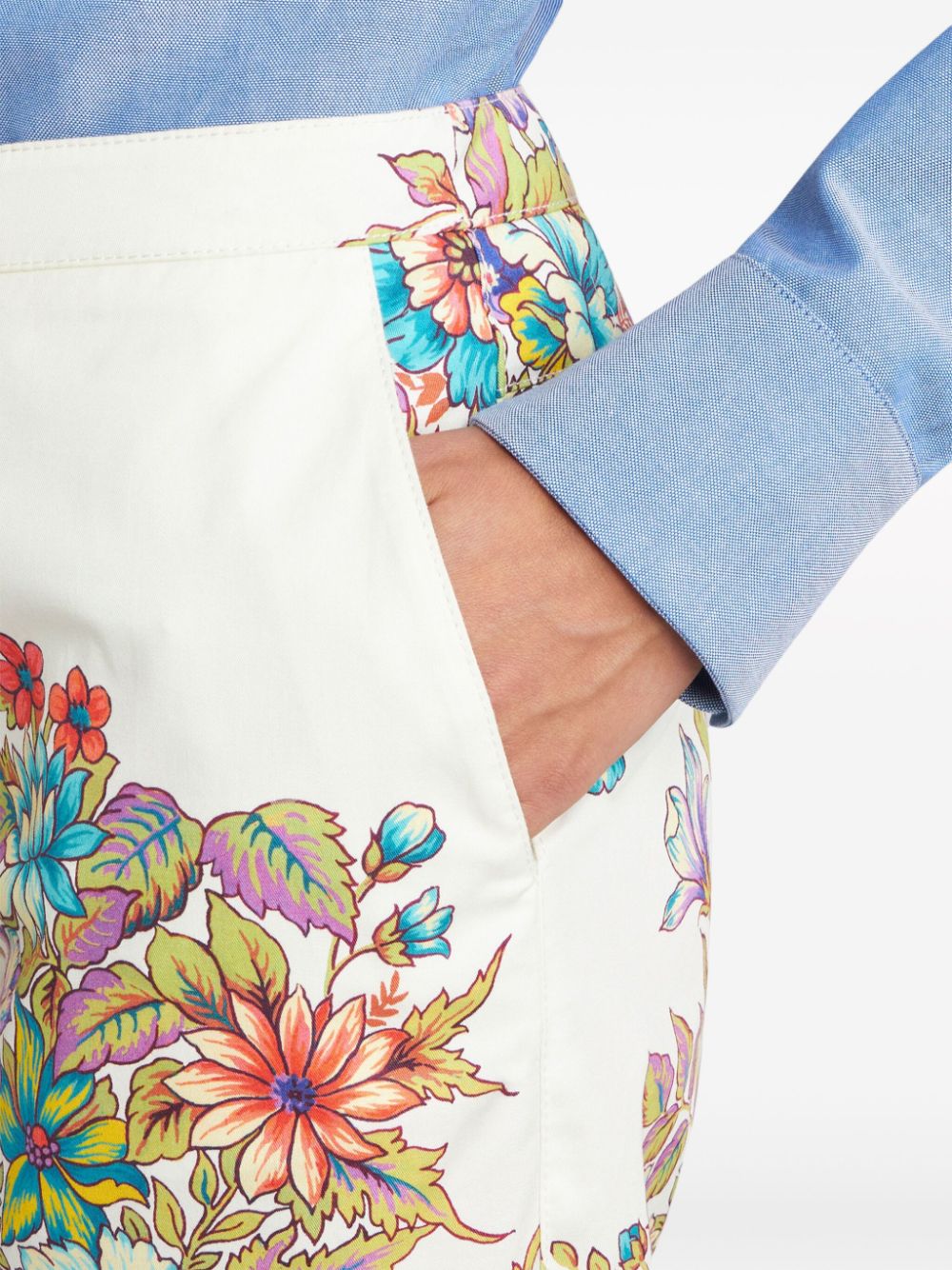 PANTALON BLANCO ESTAMPADO FLORES 