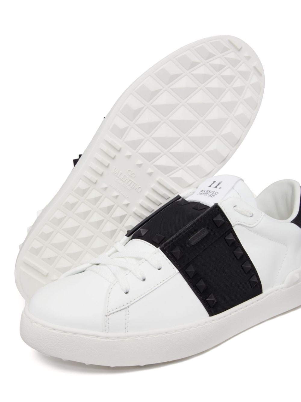 SNEAKER BLANCA BANDA NEGRA TACHAS