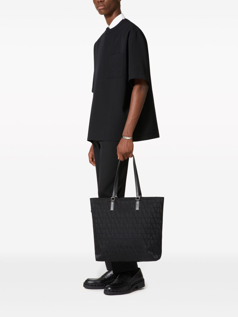 TOTE NEGRO CON MONOGRAMA