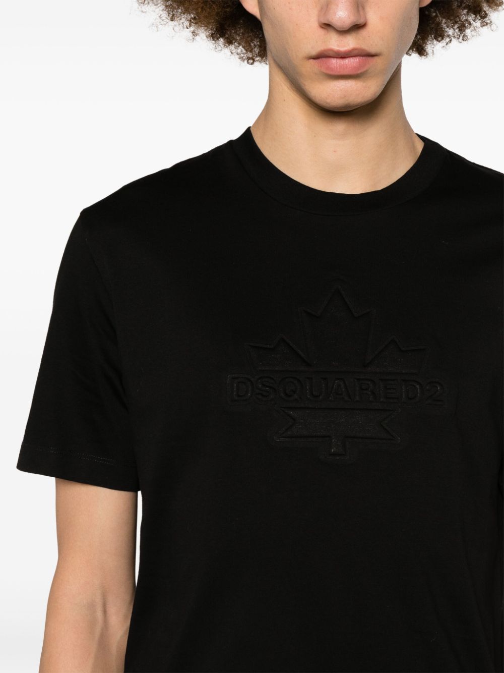 CAMISETA MC NEGRA LOGO RELIEVE