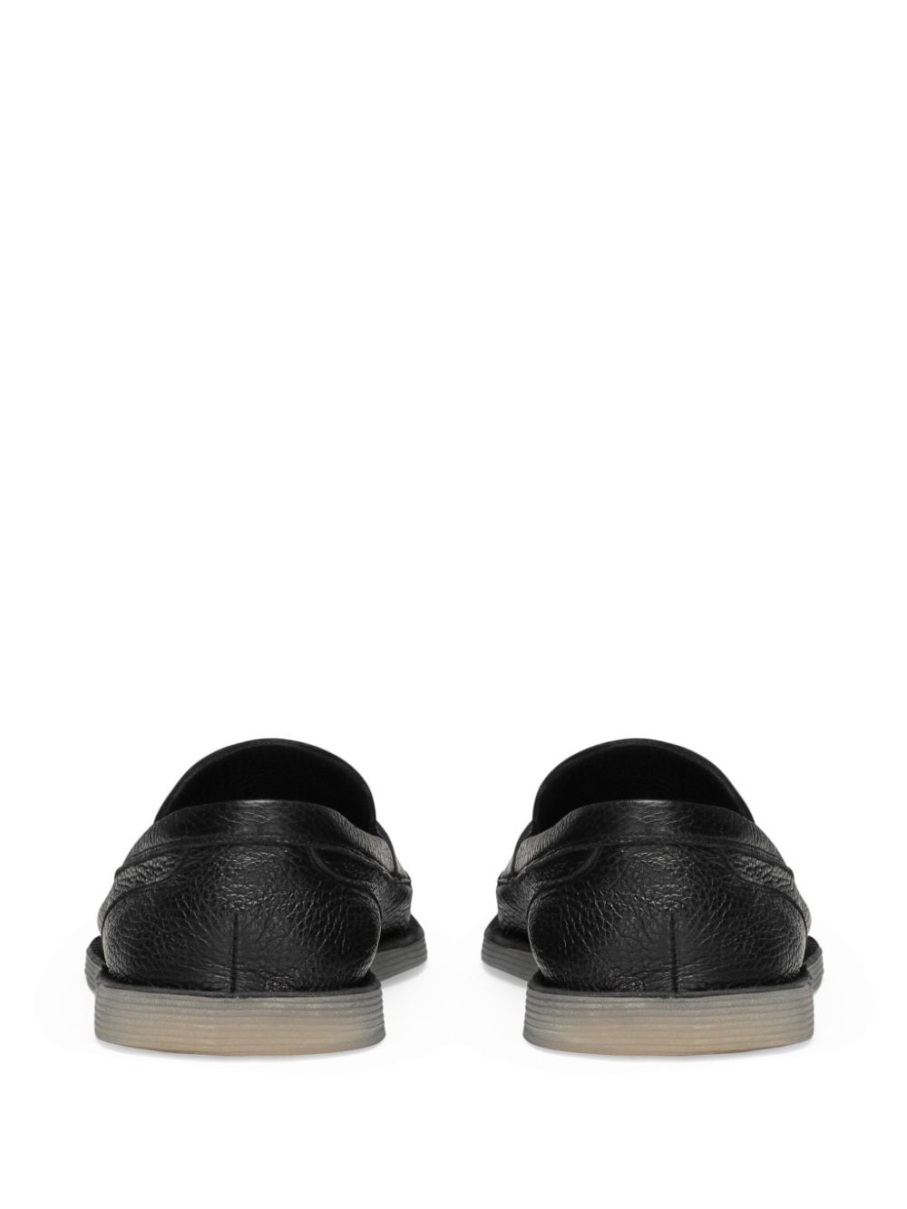 MOCASIN PIEL NEGRA LOGO PLATEADO