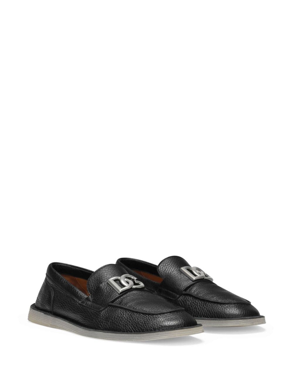 MOCASIN PIEL NEGRA LOGO PLATEADO