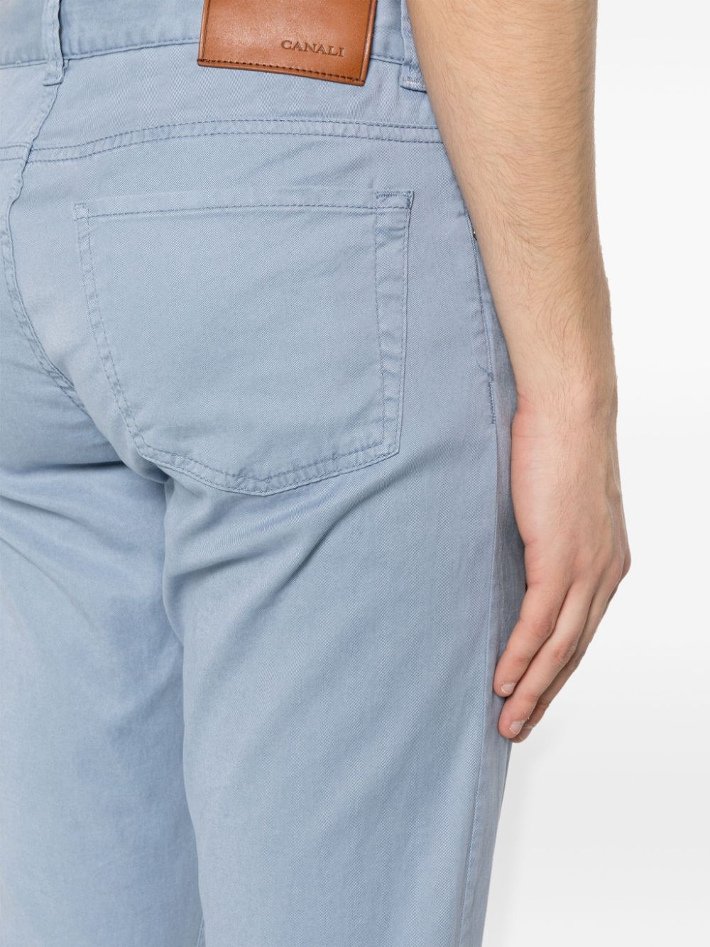 PANTALON CHINO GRIS AZULADO