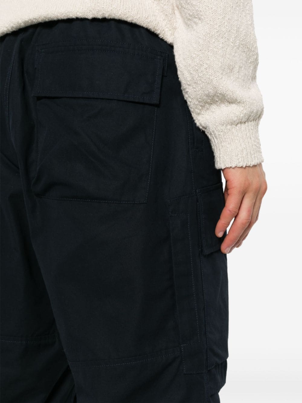 PANTALON CARGO MARINO PARCHE NEGRO LOGO