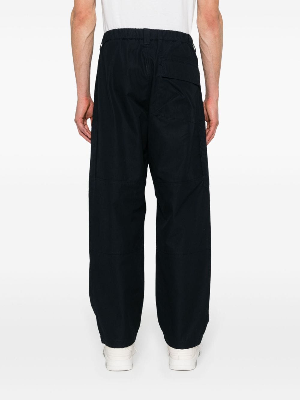 PANTALON CARGO MARINO PARCHE NEGRO LOGO