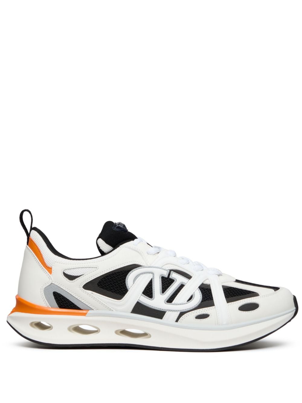 SNEAKER BLANCO NEGRO DETALLE NARANJA