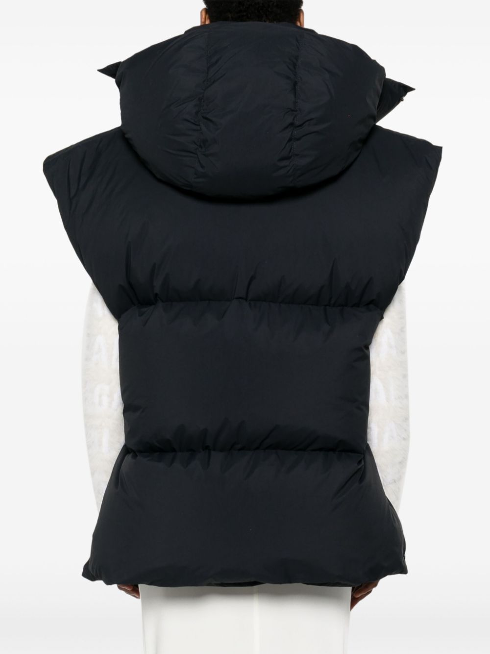 CHALECO PUFFER NEGRO CON CAPUCHA