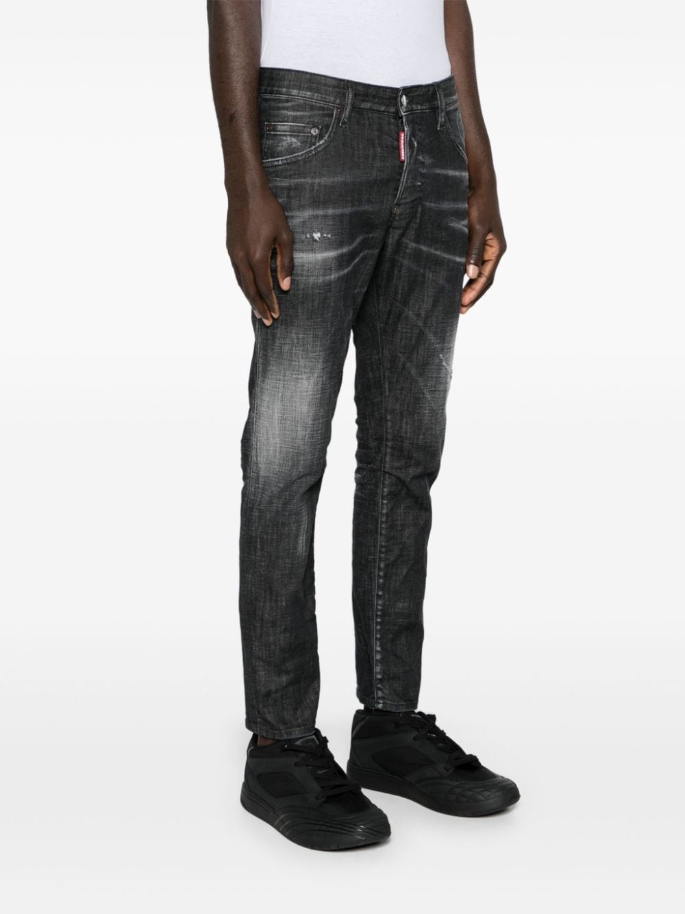 PANTALON JEAN NEGRO WASHED ETIQ FUCSIA