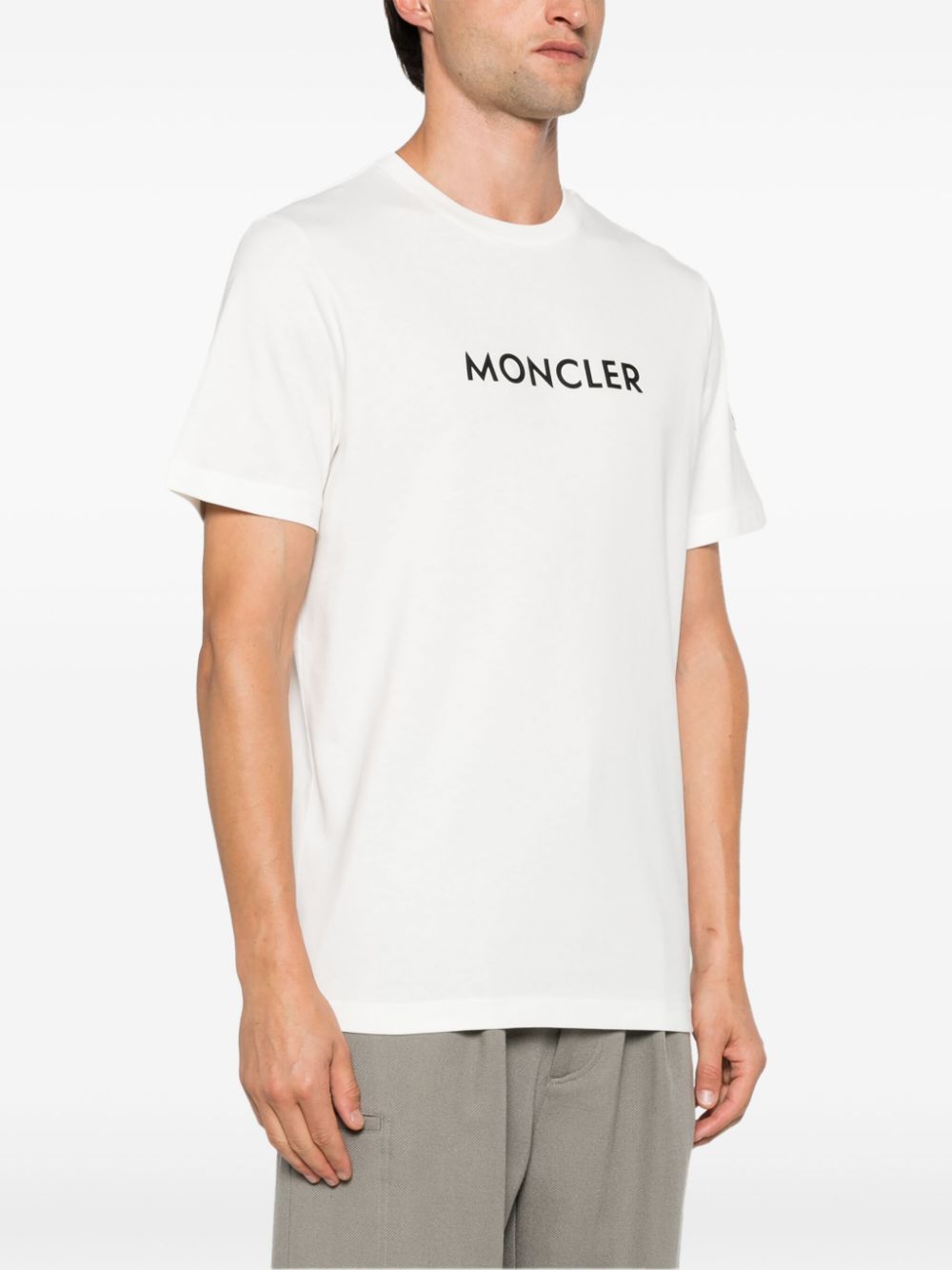 CAMISETA MC BLANCA LOGO NEGRO RELIEVE