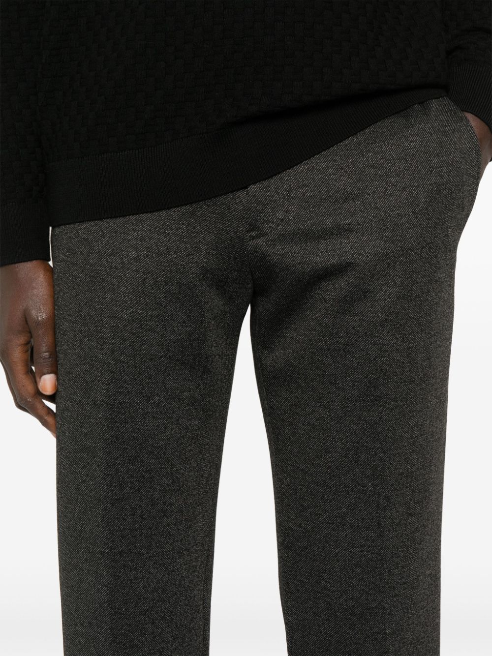 PANTALON SPORT GRIS OSCURO RAYADO