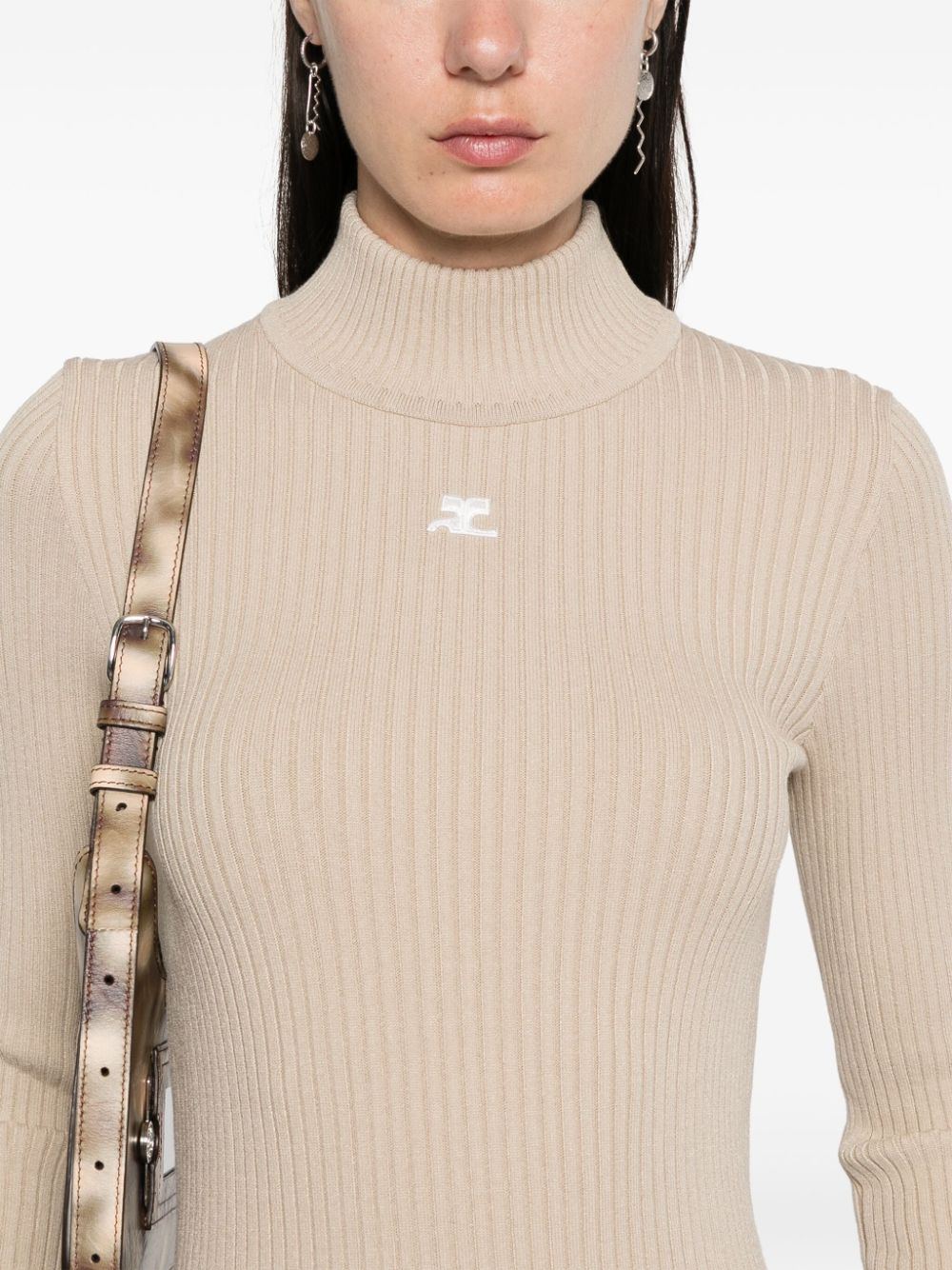 SUETER REEDITION BEIGE CUELLO ALTO LOGO