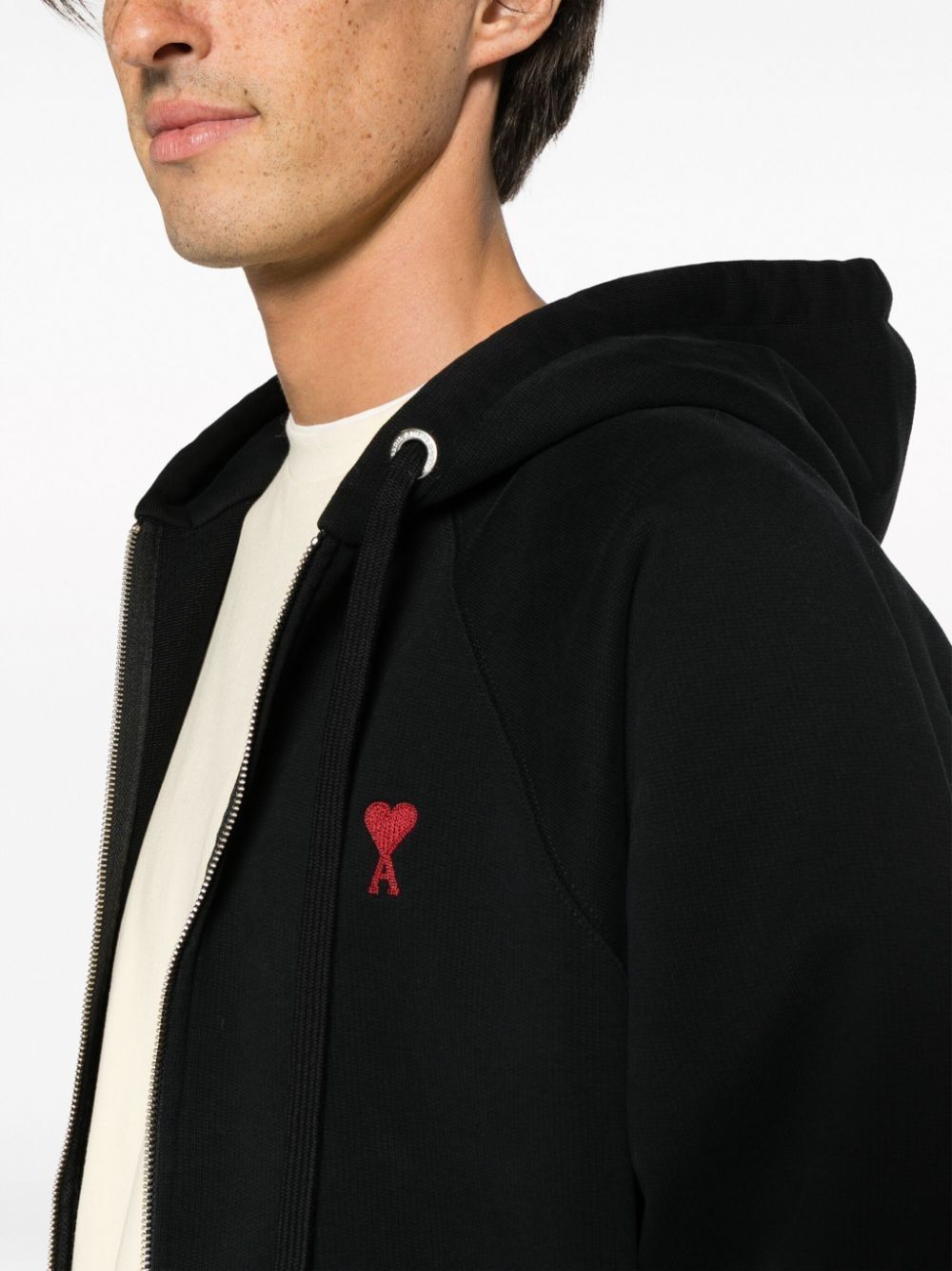 HOODIE NEGRA LOGO ROJO ZIP