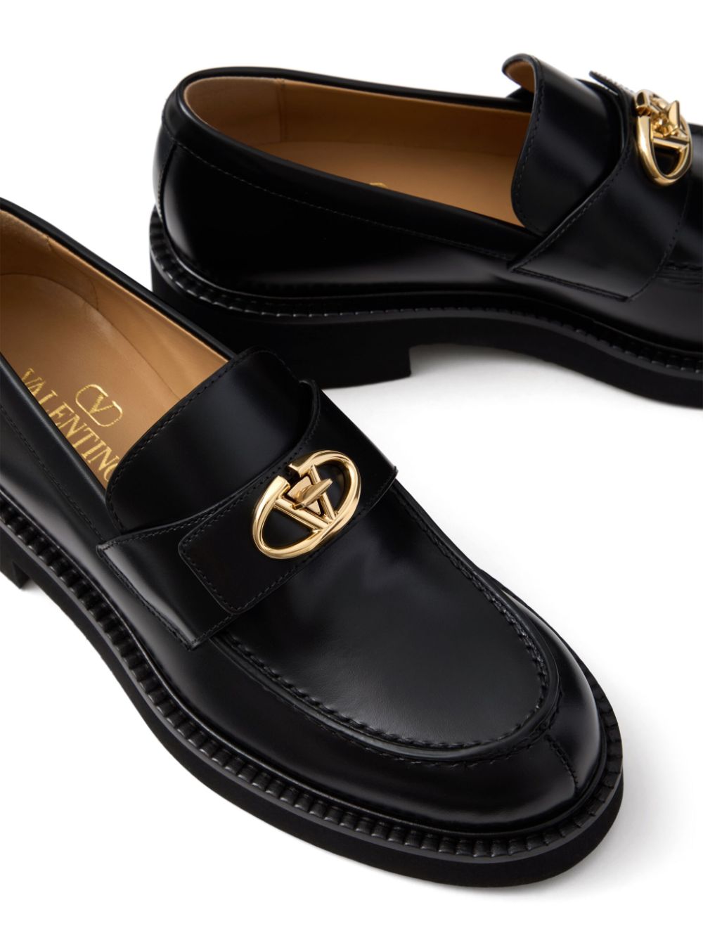 MOCASIN NEGRO HEBILLA LOGO DORADO