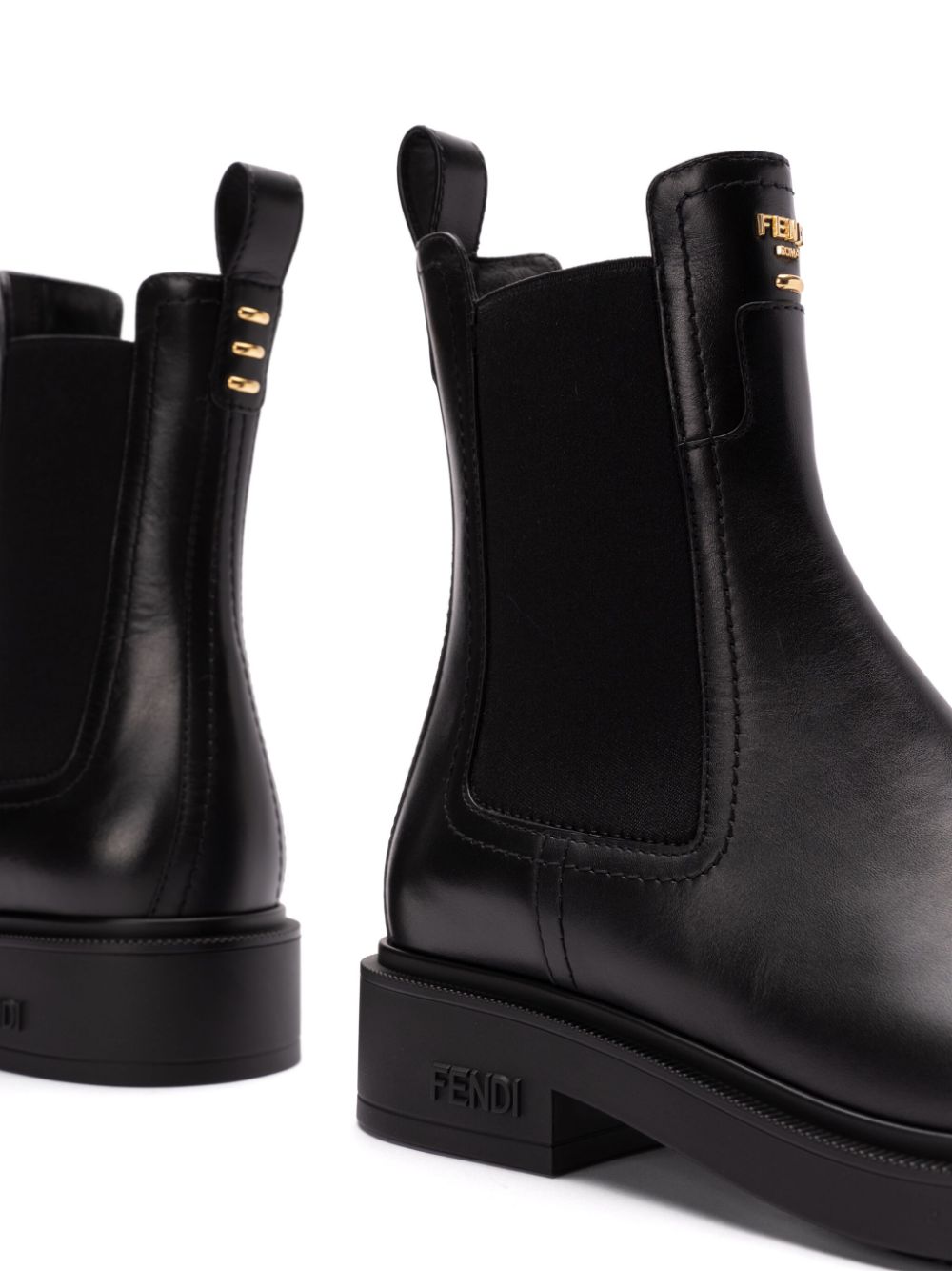 BOTIN FILO NEGRO LOGO DORADO