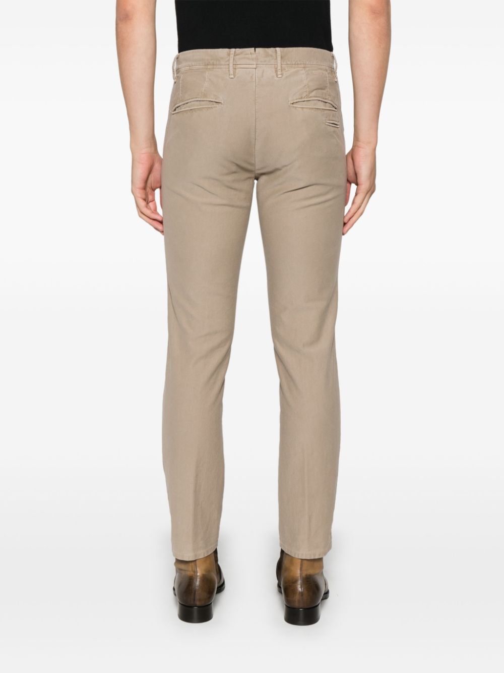 PANTALON CHINO BEIGE OSCURO