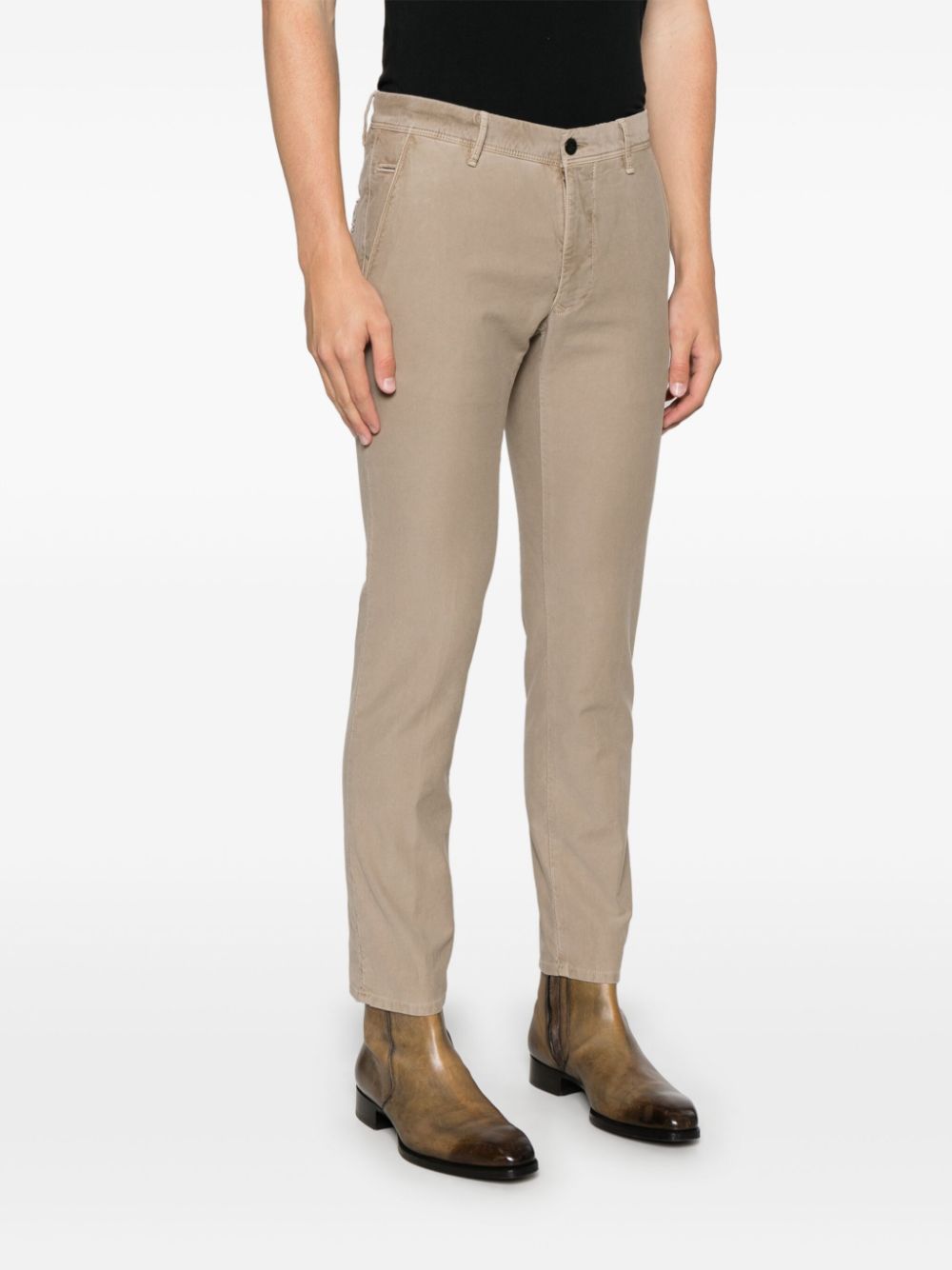 PANTALON CHINO BEIGE OSCURO