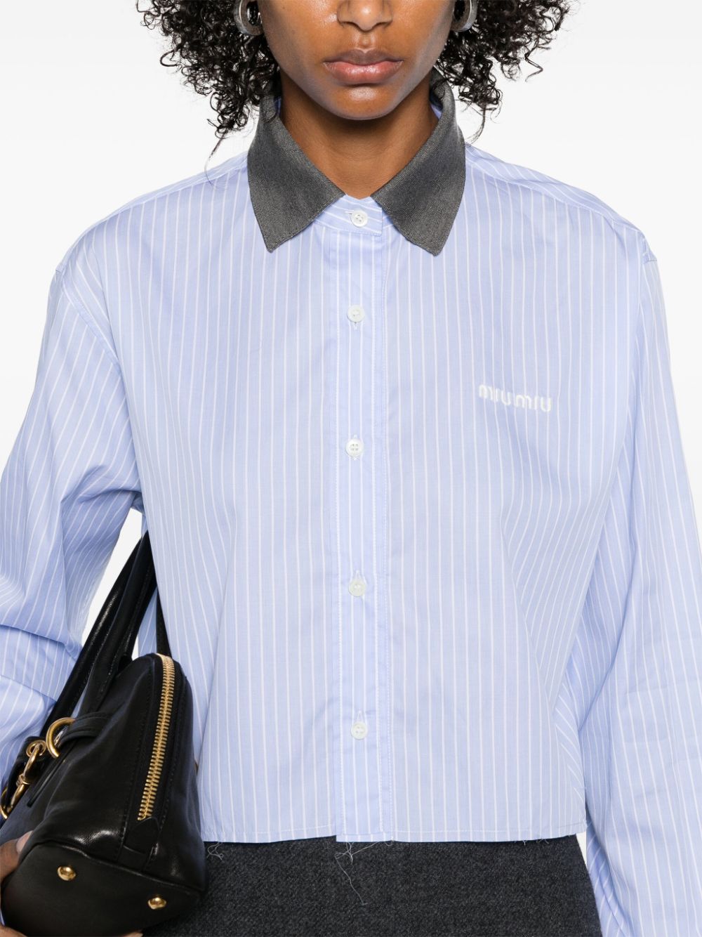 CAMISA AZUL RAYAS BLANCAS CUELLO GRIS