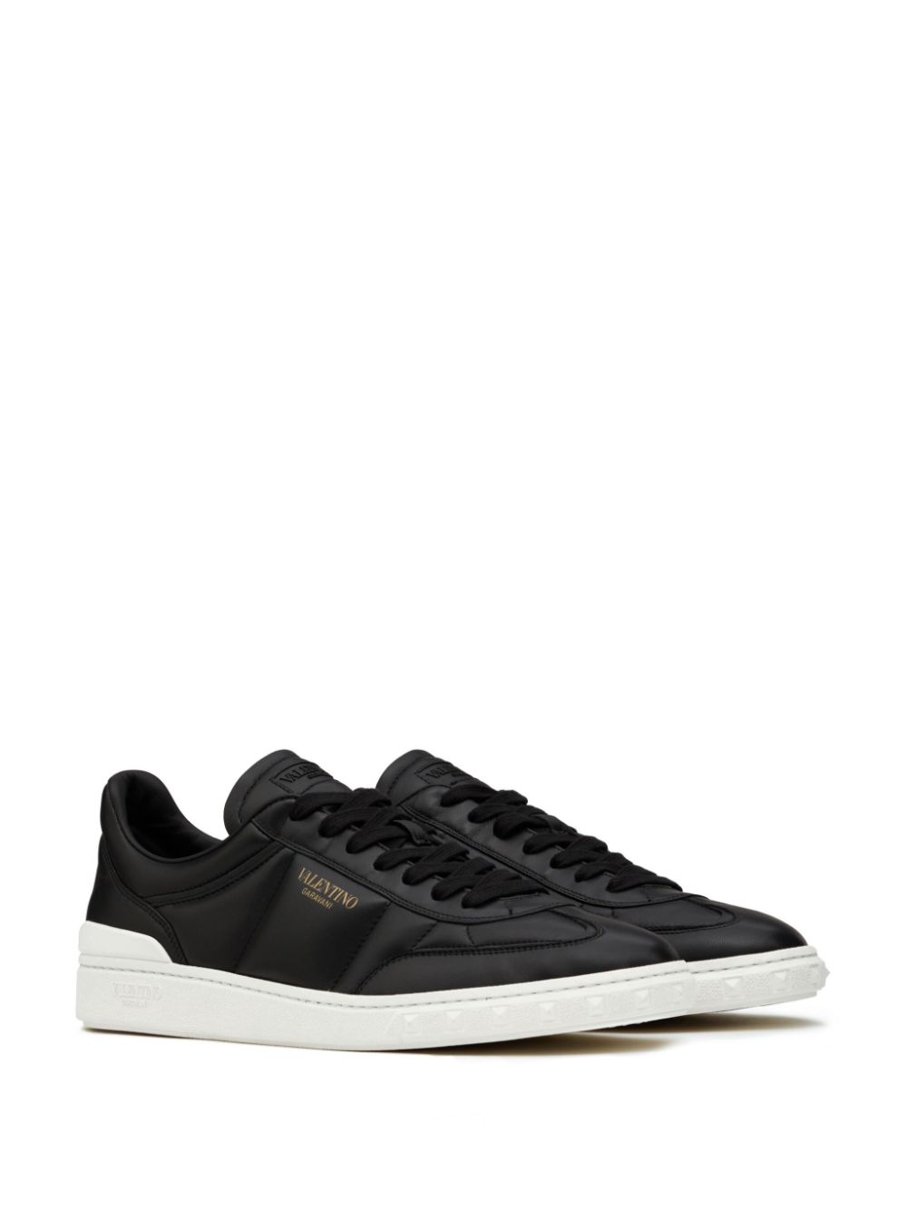 SNEAKER NEGRO ACOLCHADO LOGO DORADO