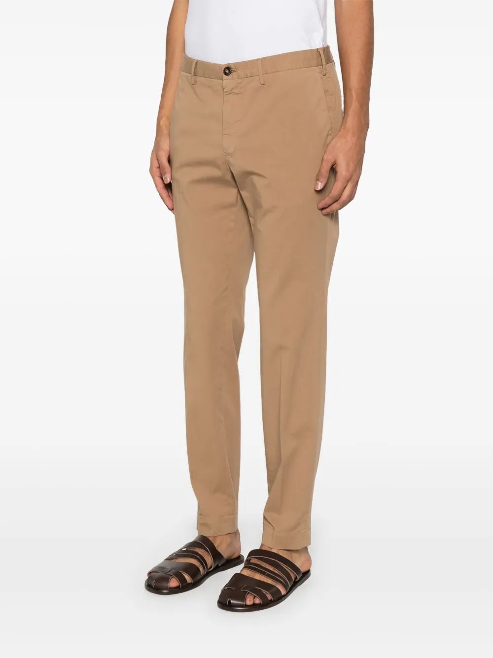 PANTALON CHINO CAMEL CON ELASTAN
