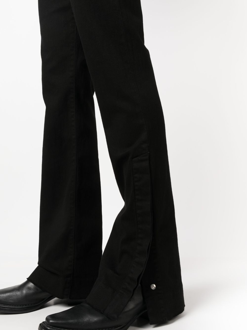 PANTALON JEAN STACK KICK FLARE NEGRO