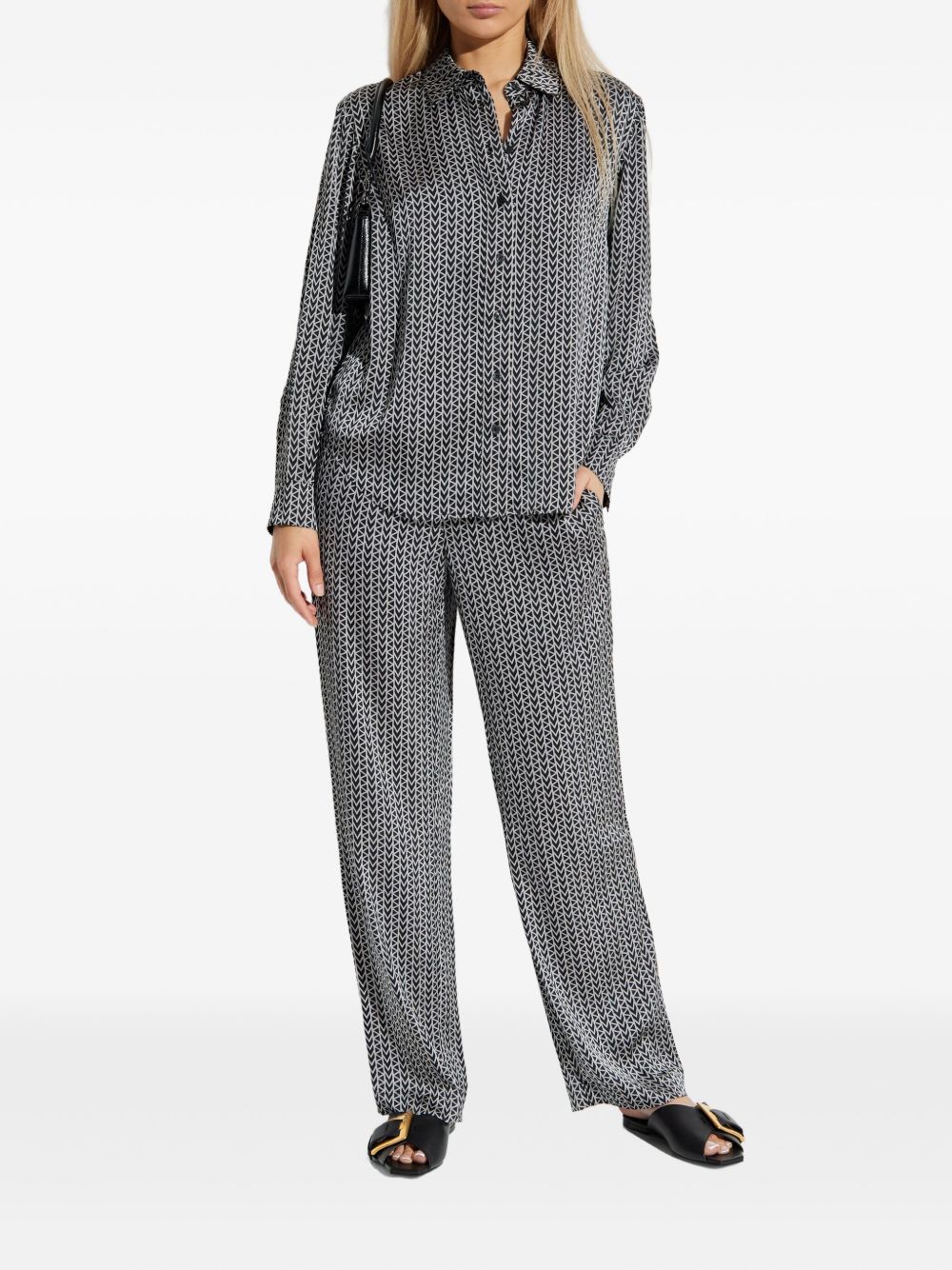 PANTALON SATIN NEGRO MONOGRAMA GRIS