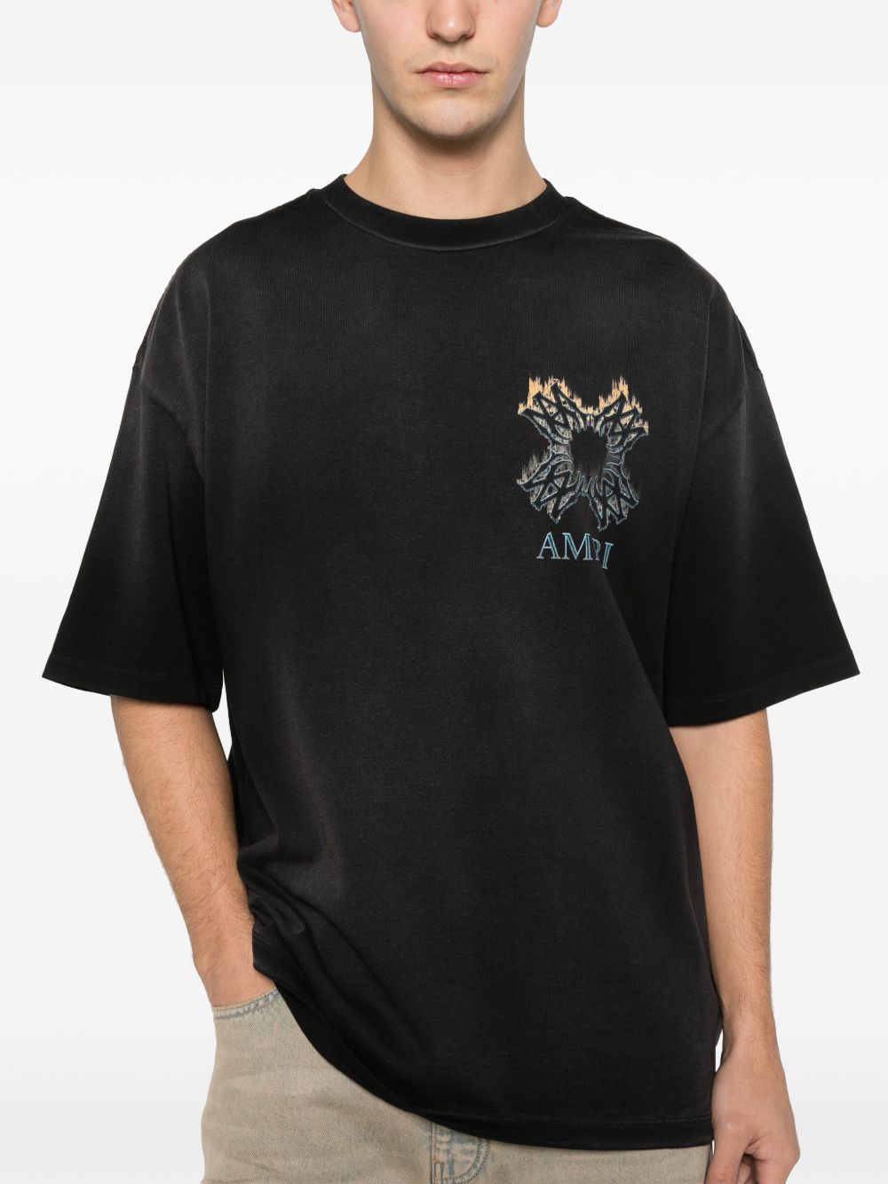 CAMISETA MC NEGRA WASHED FLAMES AZUL