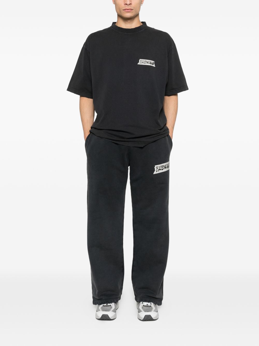 CAMISETA MC NEGRA WASHED LOGO CINTA