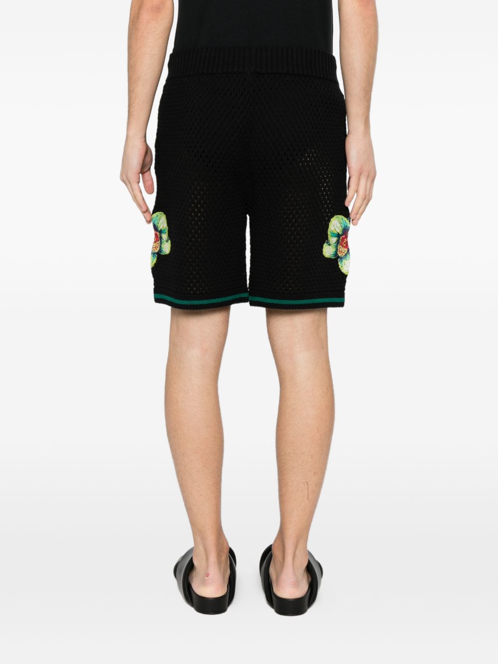 BERMUDA PUNTO NEGRA BORDADO ORQUIDEAS