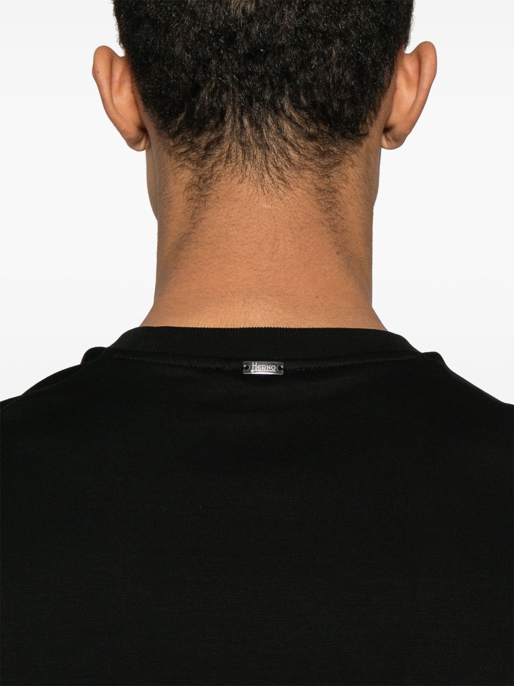 CAMISETA MC NEGRA LOGO PLATEADO