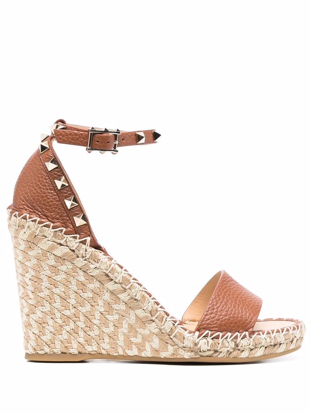 SANDALIA ROCKSTUD MARRON CUÑA DORADA